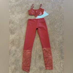 Pink Lace sport bra and Leggings Set
Perfect condition size small